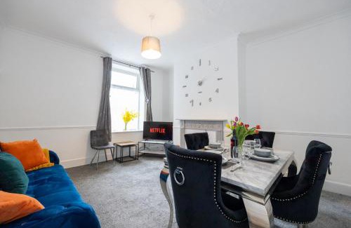 Blackburn House | Cosy Four Bedroom Terrace Rishton