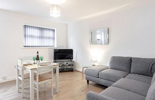 Swinton Apartment | Cosy & Fully Equipped Cottage in Swinton