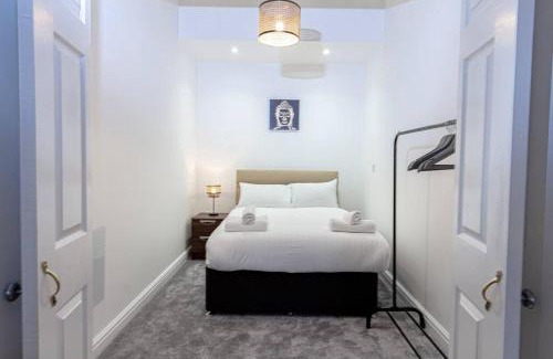 Swinton Apartment | Cosy & Fully Equipped Cottage in Swinton