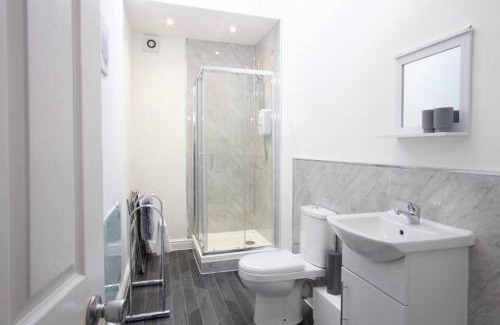 Swinton Apartment | Cosy & Fully Equipped Cottage in Swinton