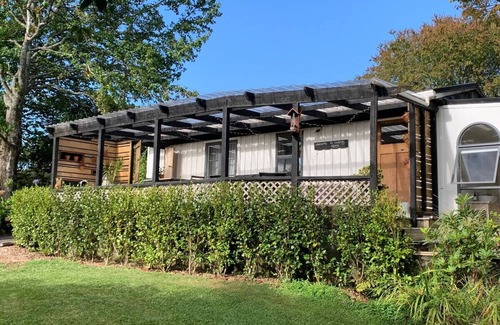Tikorangi Cottage | Cosy garden cottage in the country and close to town