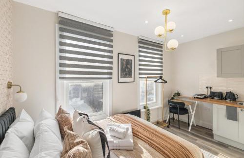 Upper Edmonton Apartment | Cosy Gem next North Mid Hospital & Hotspur Stadium