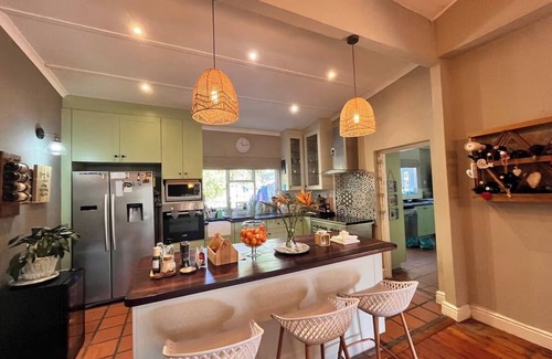 Grahamstown House | Cosy & gorgeous 3-bedroom house in Grahamstown with pool! Stunning family home!