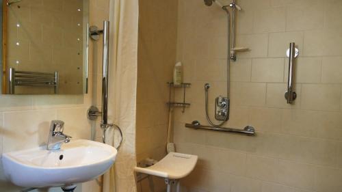 Llandderfel House | cosy ground floor disabled friendly room in farm house