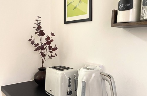 Prenton Apartment | Cosy ground floor prenton flat close to Liverpool and Tranmere Football Club