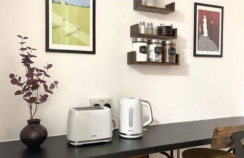 Prenton Apartment | Cosy ground floor prenton flat close to Liverpool and Tranmere Football Club