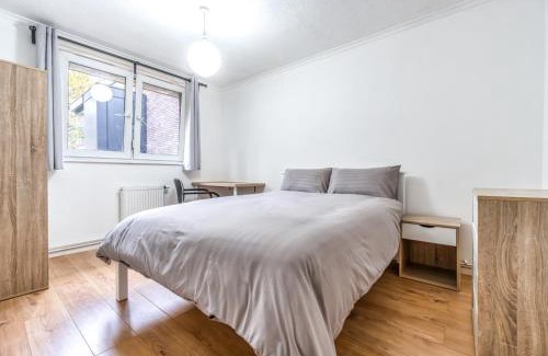 St Luke's House | Cosy Guest House in Central London
