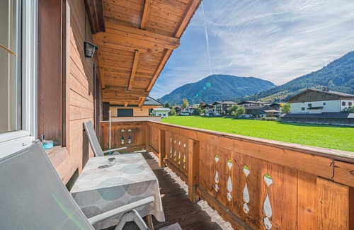 Brixen im Thale Apartment | Cosy holiday apartment with a balcony