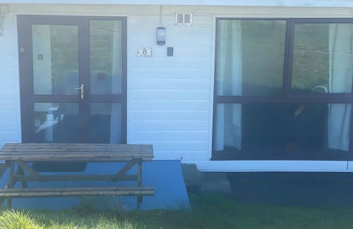 Bude Ski Chalet | Cosy Holiday Park Chalet, Quiet Location, Child Friendly, Near Bude