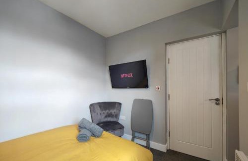 Hazel Grove Apartment | Cosy Holiday Studio in Hazel Grove - Self Catering Apartment 1