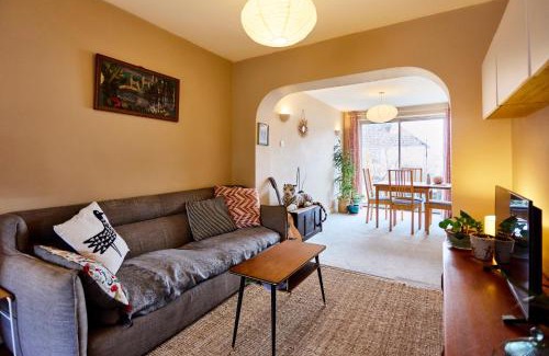 Chapeltown House | Cosy home in Chapel Allerton Area - Peaceful Street, Free Parking