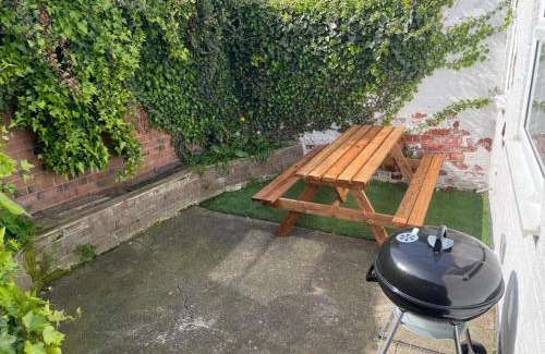 Beverley House | Cosy Home in Historical Beverley Town with Parking