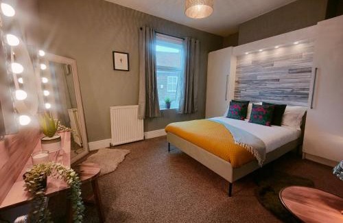Beverley House | Cosy Home in Historical Beverley Town with Parking