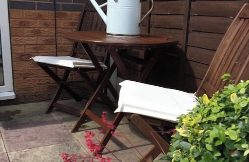 Wolverhampton Apartment | Cosy home in quiet cul-de-sac