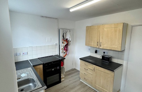 Whitton House | Cosy Home is located in a lovely town in Twickenham.