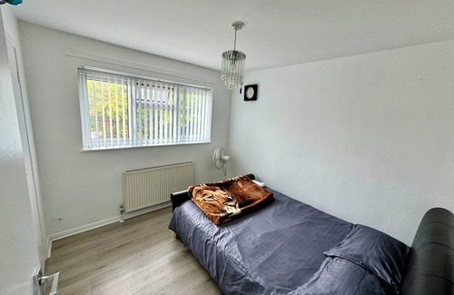 Whitton House | Cosy Home is located in a lovely town in Twickenham.