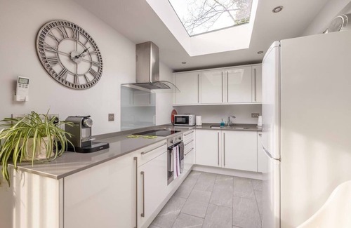 Windlesham House | Cosy home nr Sunningdale/Ascot/Wentworth Golf Club