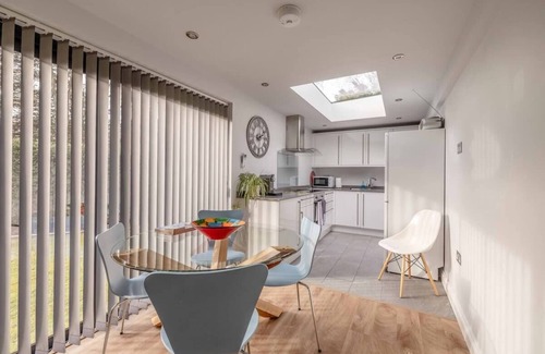 Windlesham House | Cosy home nr Sunningdale/Ascot/Wentworth Golf Club