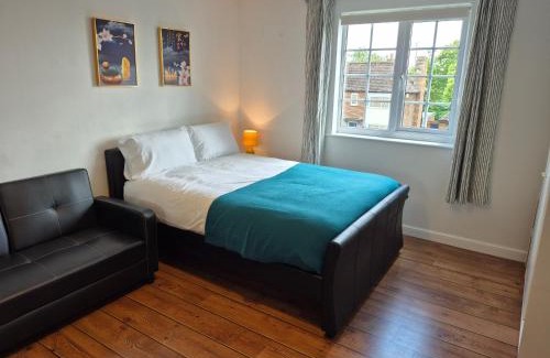 Durham Apartment | Cosy Home with 2 double bedrooms in Durham free parking