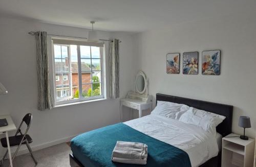 Durham Apartment | Cosy Home with 2 double bedrooms in Durham free parking