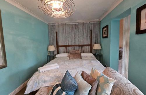 Northenden House | Cosy Home With Garden & Driveway, 6min To Airport