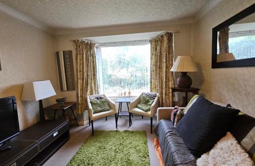 Northenden House | Cosy Home With Garden & Driveway, 6min To Airport