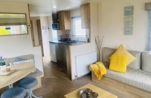 Dogdyke Ski Chalet | Cosy hottub caravan Retreat in Lincolnshire
