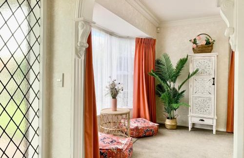 Hamilton Villa | Cosy House in Chartwell, Hamilton-Private Garden & Shopping Mall