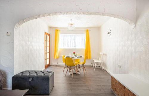 Stonnall House | cosy house near lea hall train station bhx nec nia