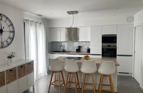 Saussan House | Cosy house with private pool close to beaches.