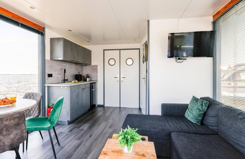 Municipality of Uitgeest Boat Rental | Cosy houseboat near the sea