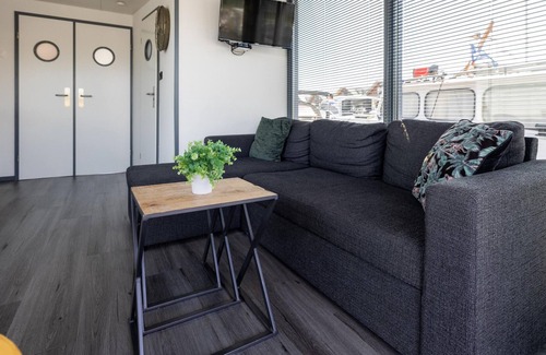Municipality of Uitgeest Boat Rental | Cosy houseboat near the sea