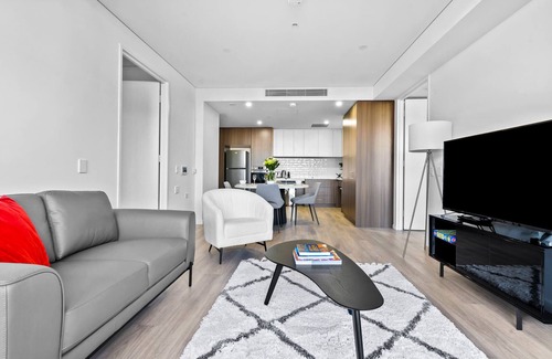 Kellyville Apartment | Cosy in Kellyville With Balcony and Parking