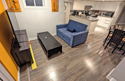Regal Heights House | Cosy large 2-bedroom basement apartment in Corso Italia, Toronto with WiFi, AC
