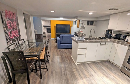 Regal Heights House | Cosy large 2-bedroom basement apartment in Corso Italia, Toronto with WiFi, AC