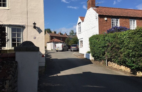 Tealby Cottage | Cosy Lincs Wolds Cottage in Picturesque Tealby