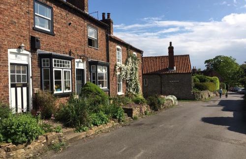 Tealby House | Cosy Lincs Wolds cottage in picturesque Tealby