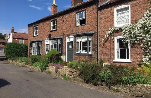 Tealby House | Cosy Lincs Wolds cottage in picturesque Tealby