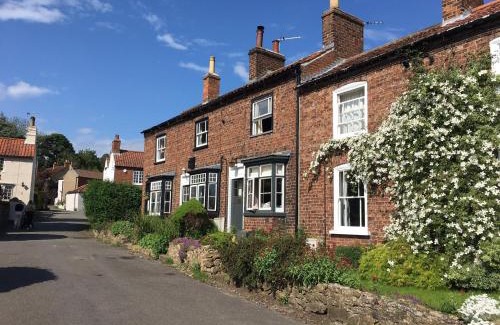Tealby House | Cosy Lincs Wolds cottage in picturesque Tealby