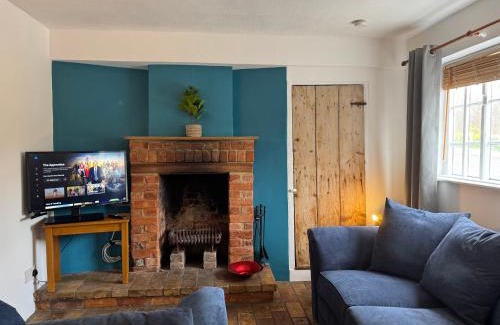 Martlesham Heath House | Cosy Little Cottage