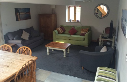 Swanage Cottage | Cosy Lodge Set In An Idyllic Location Surrounded By Open Countryside