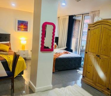 Shadwell House | Cosy Luxurious room in the heart of LONDON