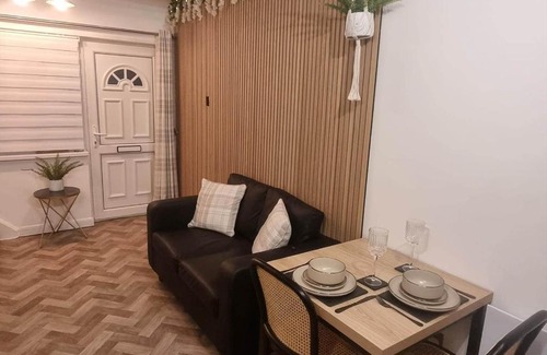 Pembroke Apartment | Cosy Moat House Cottage #3