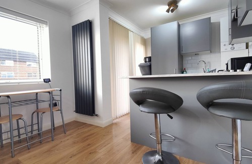Croham Apartment | Cosy, modern 2-bed apartment, close to great transport links!
