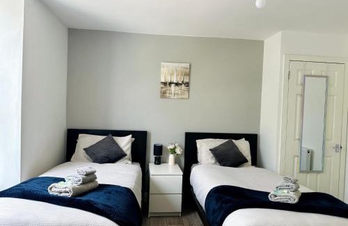 Briton Ferry Apartment | Cosy Modern 2 Bedroom Apartment - Neath Road Port Talbot Near Briton Ferry Train Station