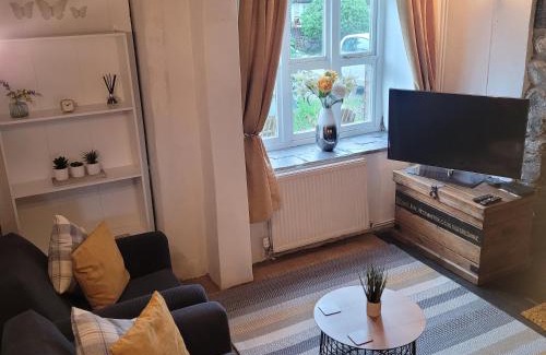 Llwyngwril House | Cosy modern cottage by the sea, heart of snowdonia