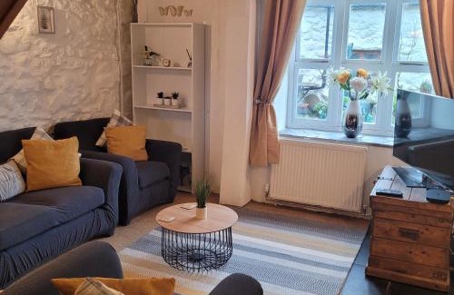 Llwyngwril House | Cosy modern cottage by the sea, heart of snowdonia