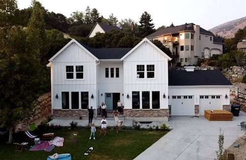 Little Rock Canyon House | Cosy Modern English Farmhouse Spacious 6-Bedroom Home in Charming Provo