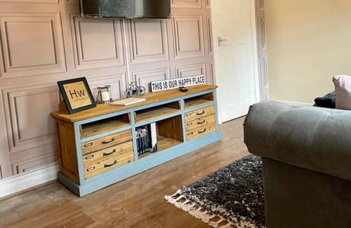 Oxenhope House | Cosy modern home in the heart of a village and opposite a pub