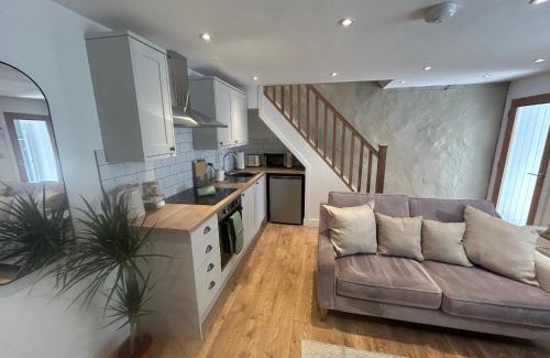 Bangor House | Cosy modern miners cottage
